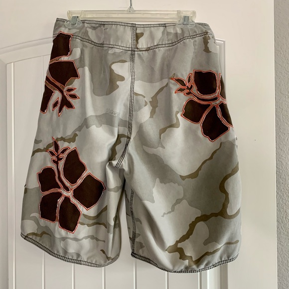 BillaBong Swim Board Shorts - Picture 3 of 3